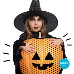 girl with pumpklin