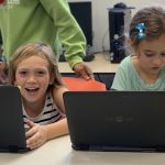 girls on computer (002)